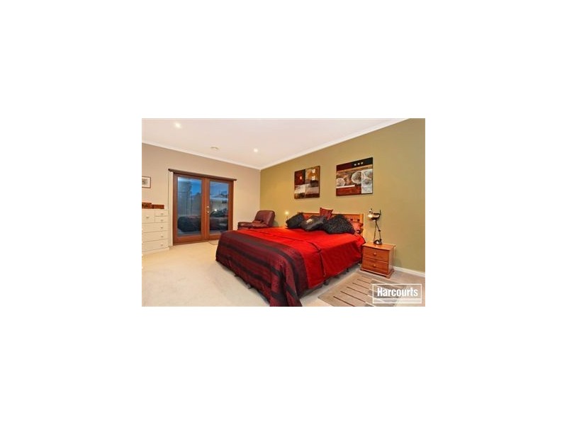 5 Fallingwater Drive, Pakenham VIC 3810