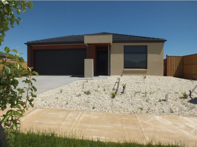 18 Scenic Drive, Clyde VIC 3978