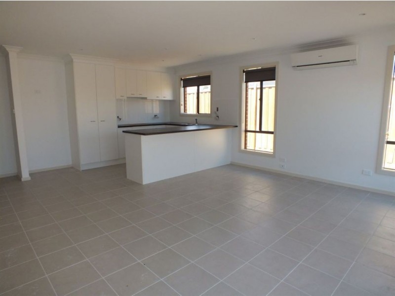 18 Scenic Drive, Clyde VIC 3978