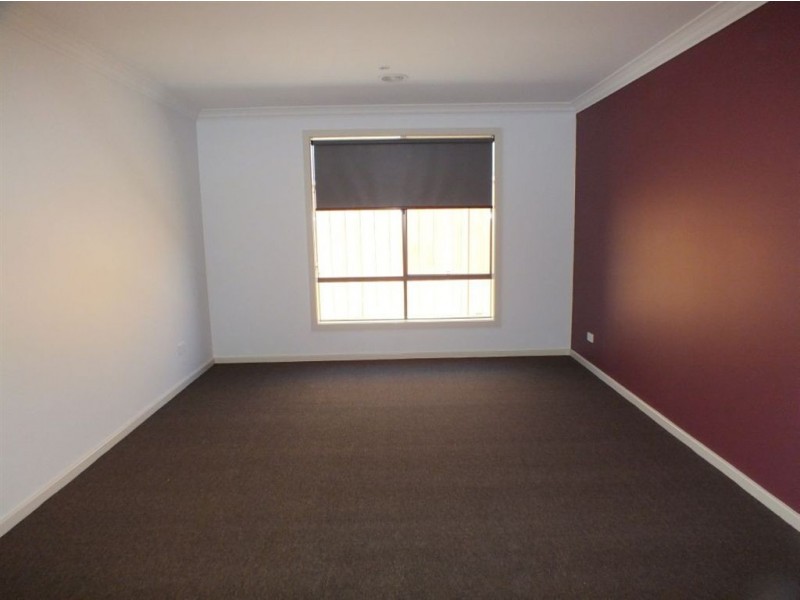 18 Scenic Drive, Clyde VIC 3978