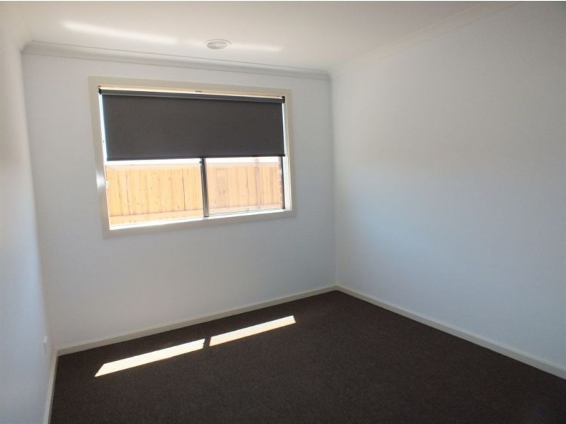 18 Scenic Drive, Clyde VIC 3978