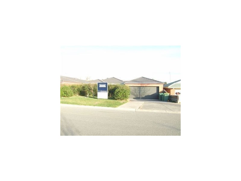 98 Ebony Drive, Pakenham VIC 3810