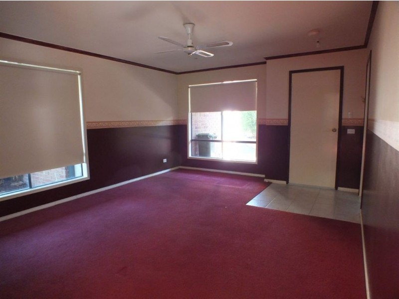 98 Ebony Drive, Pakenham VIC 3810