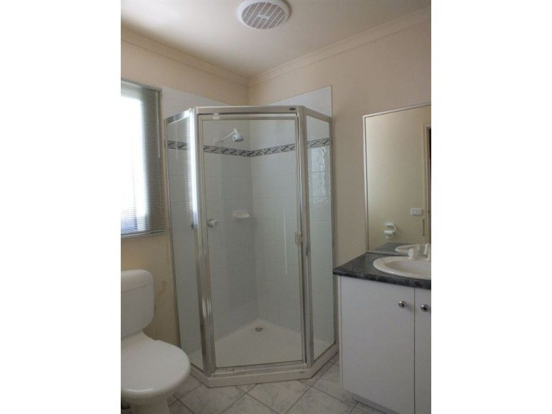 98 Ebony Drive, Pakenham VIC 3810