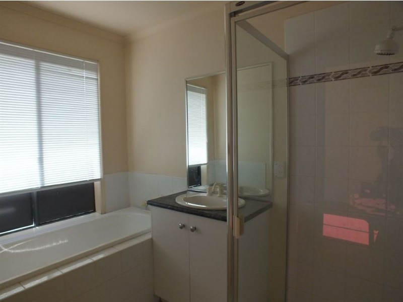 98 Ebony Drive, Pakenham VIC 3810