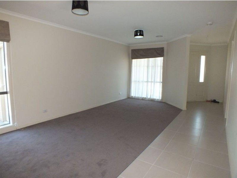 29 Pomegranate Way, Pakenham VIC 3810