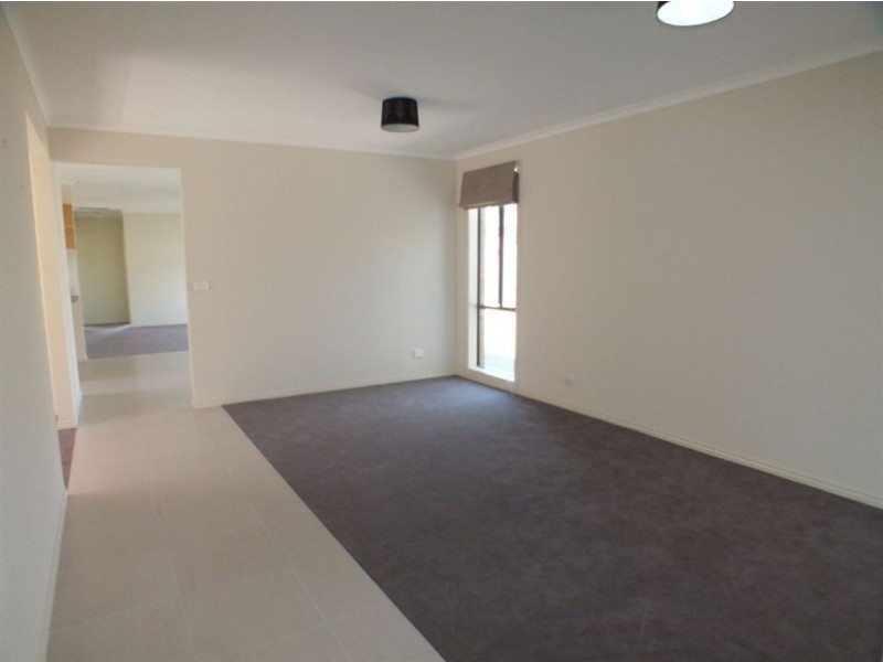 29 Pomegranate Way, Pakenham VIC 3810