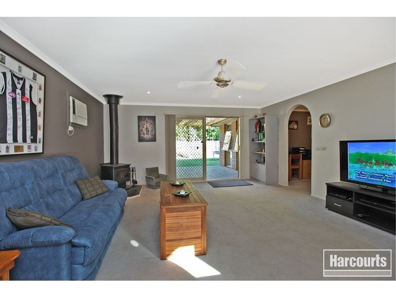 18 Gullquist Way, Pakenham VIC 3810