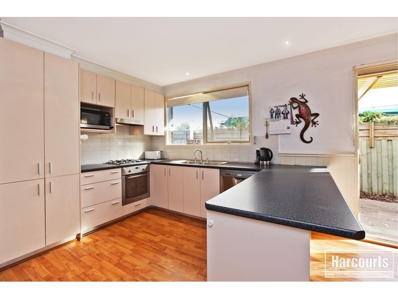 18 Gullquist Way, Pakenham VIC 3810