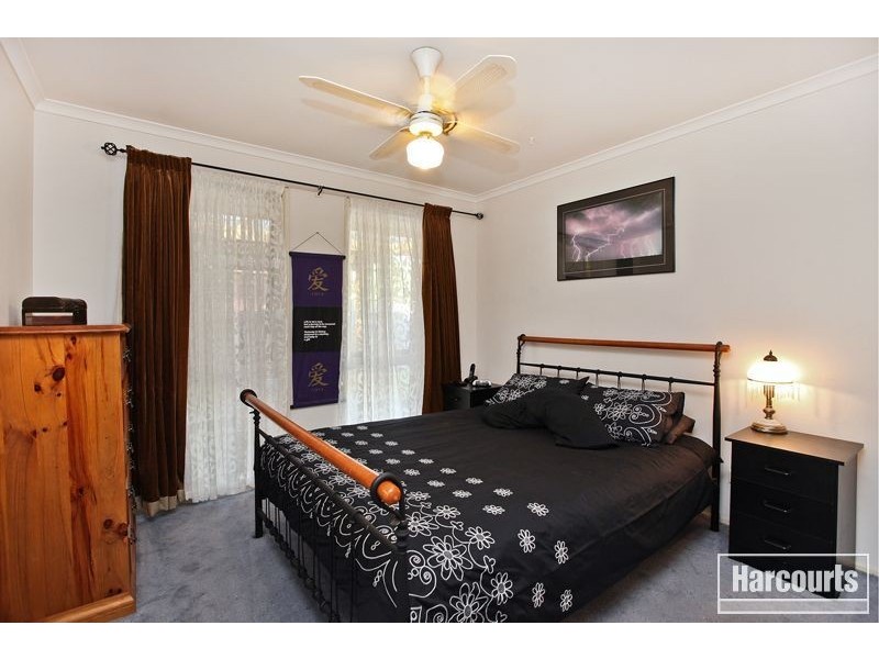 18 Gullquist Way, Pakenham VIC 3810