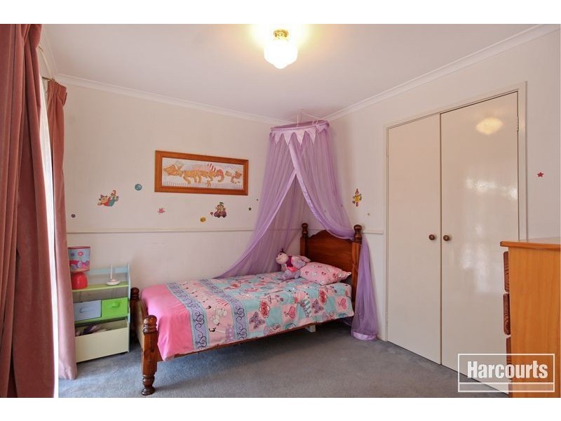 18 Gullquist Way, Pakenham VIC 3810