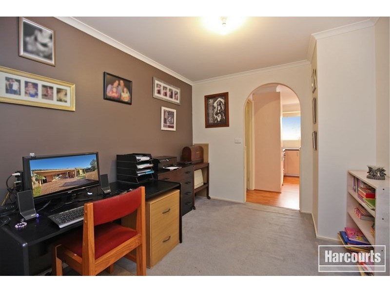18 Gullquist Way, Pakenham VIC 3810