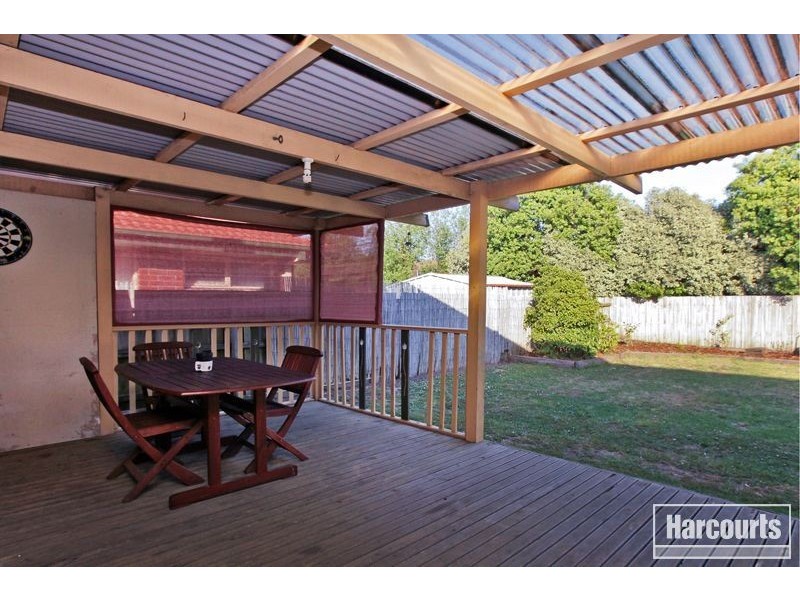 18 Gullquist Way, Pakenham VIC 3810
