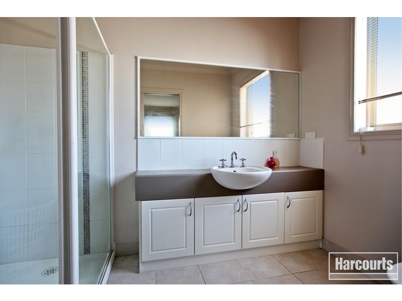 2/6A Iris Place, Pakenham VIC 3810