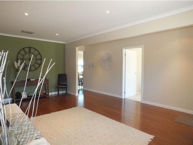 7 Victoria Place, Pakenham VIC 3810