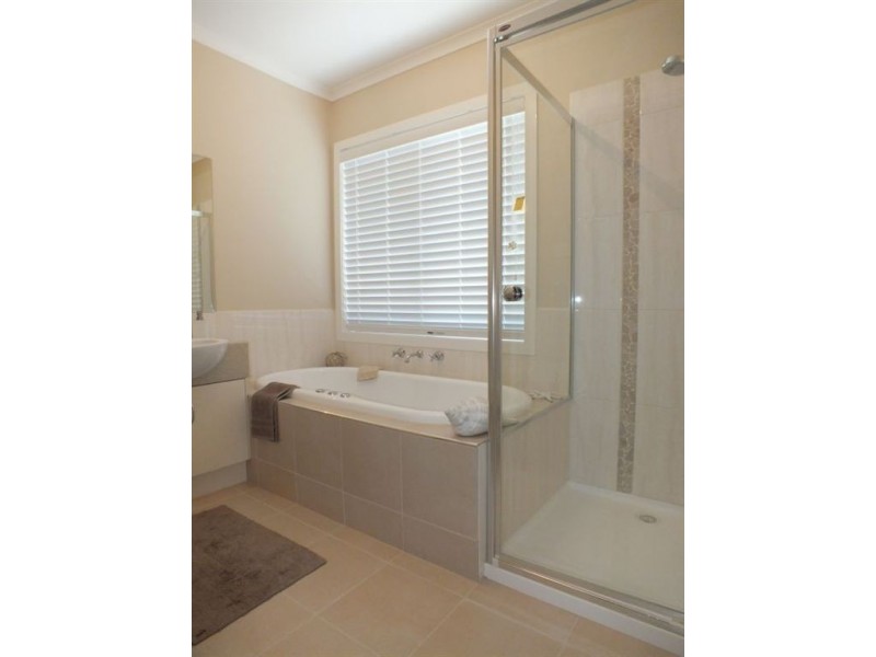 7 Victoria Place, Pakenham VIC 3810