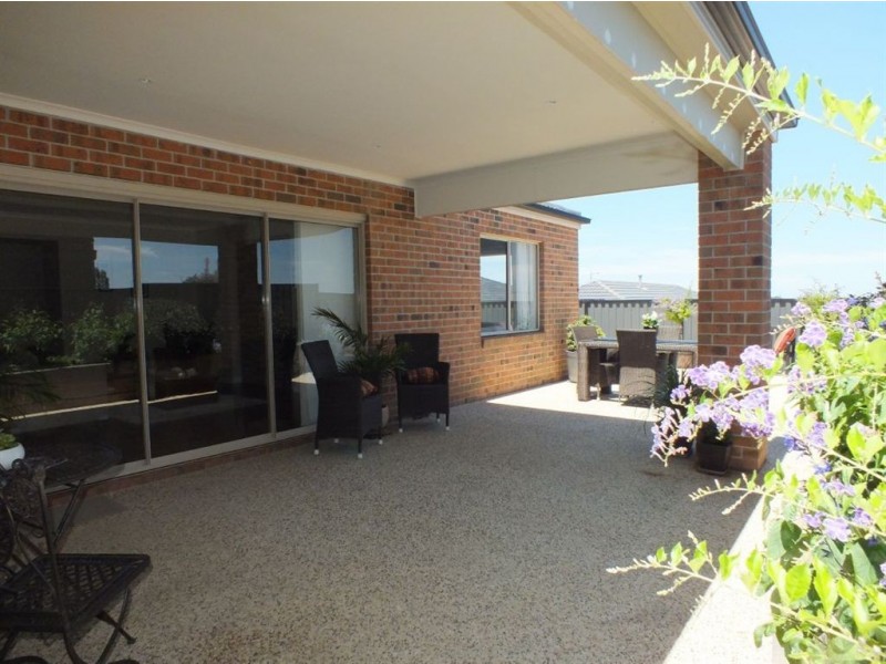 7 Victoria Place, Pakenham VIC 3810