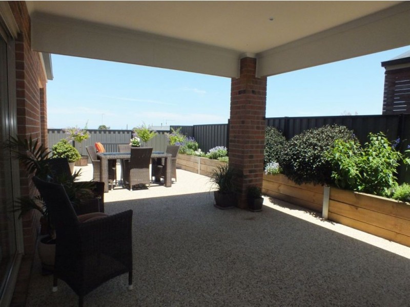 7 Victoria Place, Pakenham VIC 3810