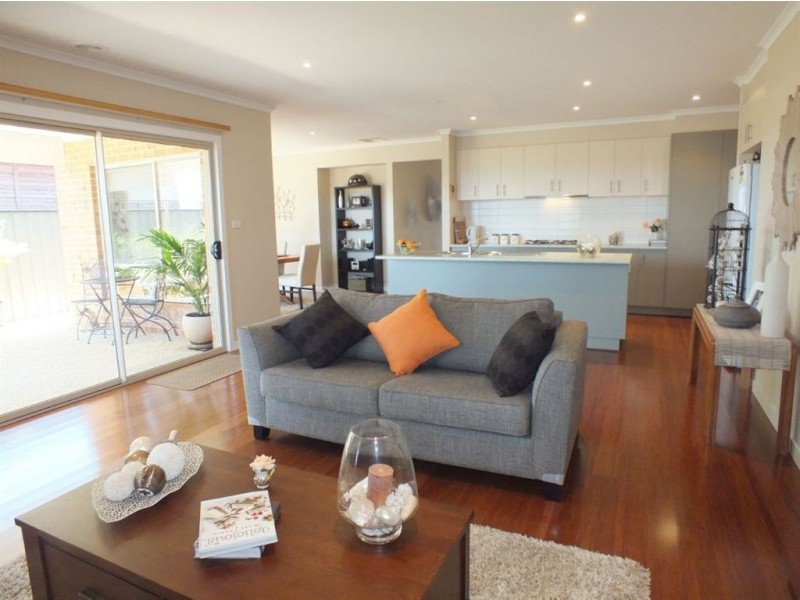 7 Victoria Place, Pakenham VIC 3810