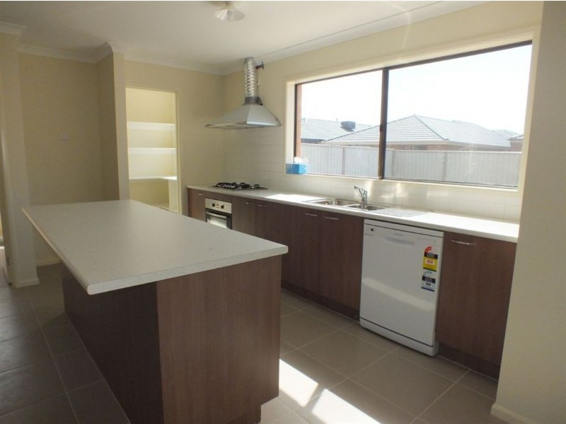 34 Warbler Street, Pakenham VIC 3810