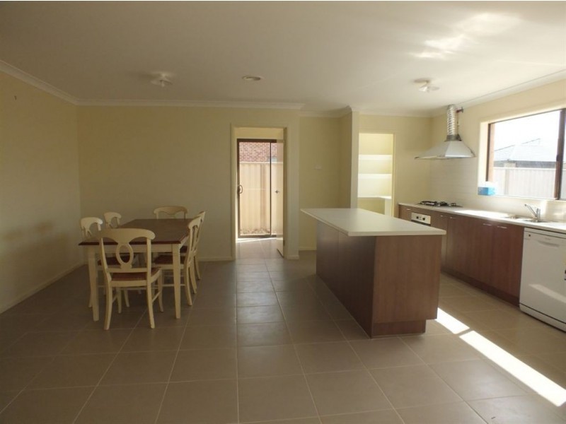 34 Warbler Street, Pakenham VIC 3810