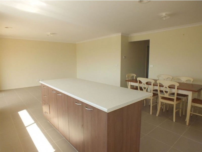 34 Warbler Street, Pakenham VIC 3810