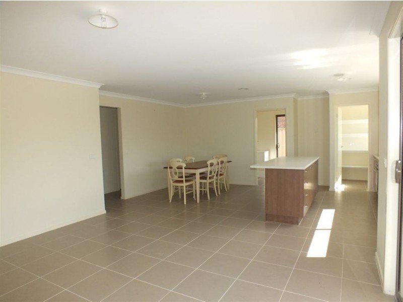 34 Warbler Street, Pakenham VIC 3810