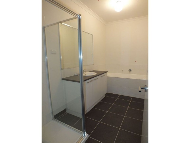 13 McClenaghan Place, Pakenham VIC 3810