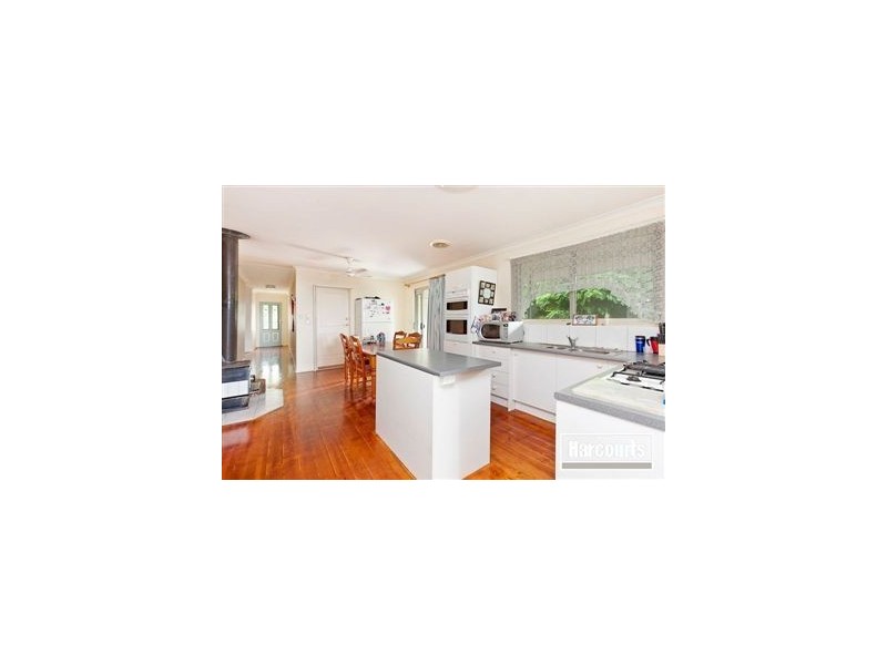 28 Leigh Drive, Pakenham VIC 3810