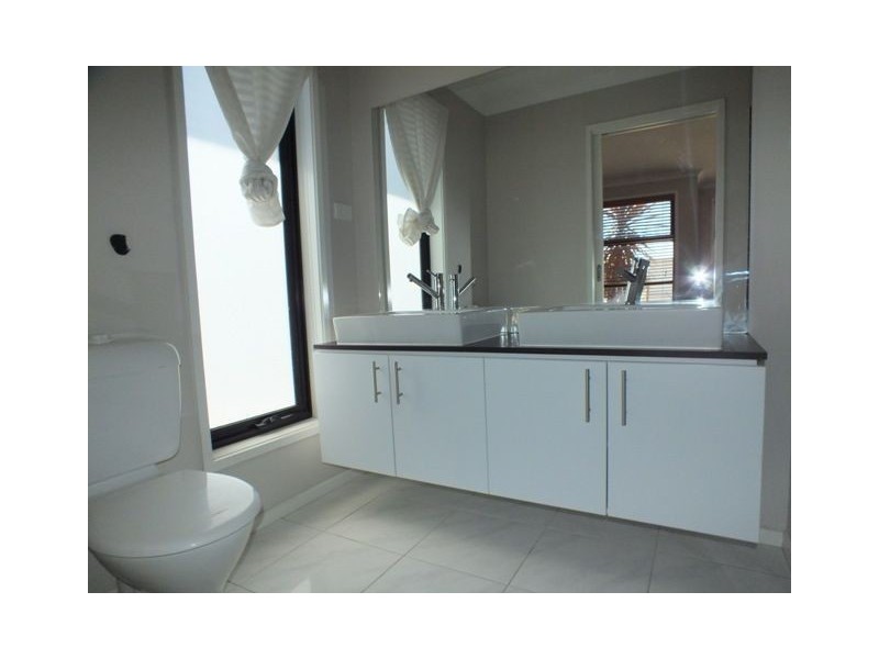 47 Greendale Blvd, Pakenham VIC 3810