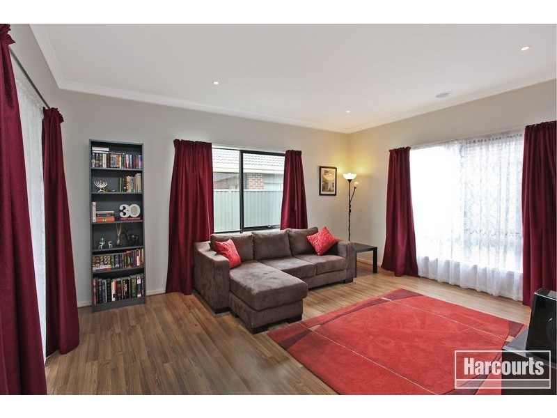 10 Edgeware Close, Pakenham VIC 3810