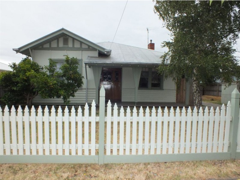 19 Rogers Street, Pakenham VIC 3810