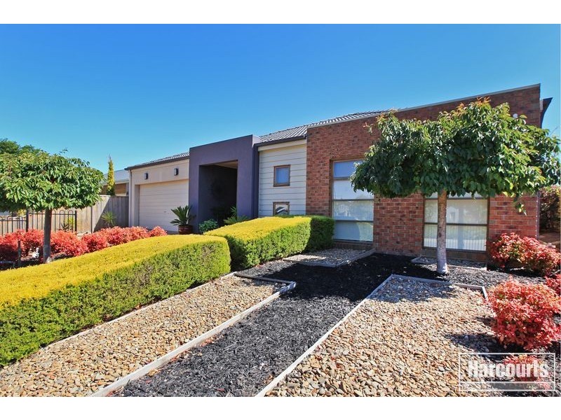20 Fallingwater Drive, Pakenham VIC 3810