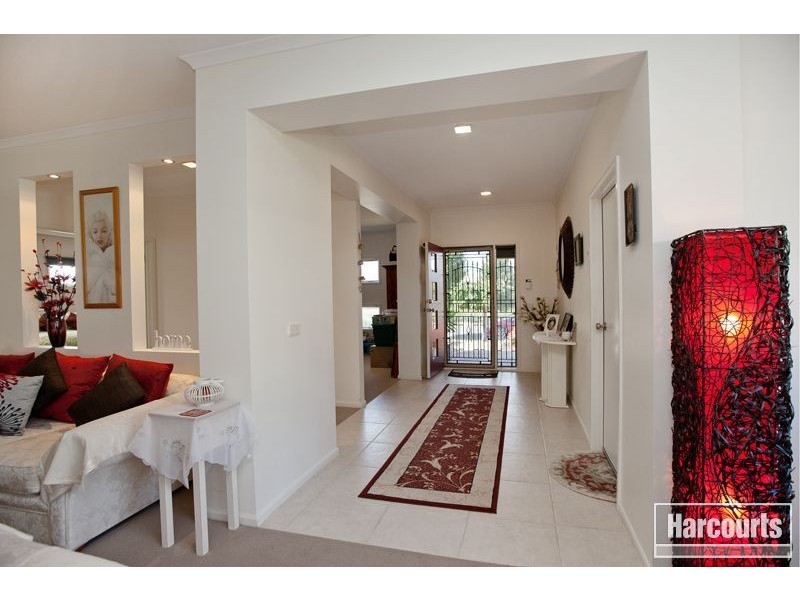 20 Fallingwater Drive, Pakenham VIC 3810