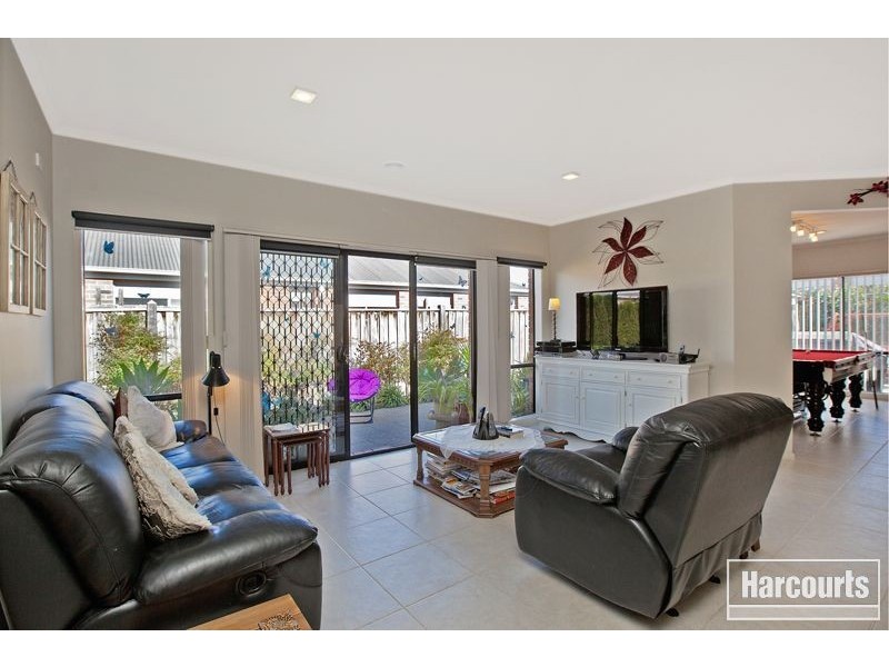 20 Fallingwater Drive, Pakenham VIC 3810