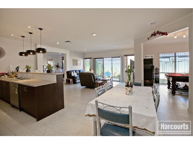 20 Fallingwater Drive, Pakenham VIC 3810