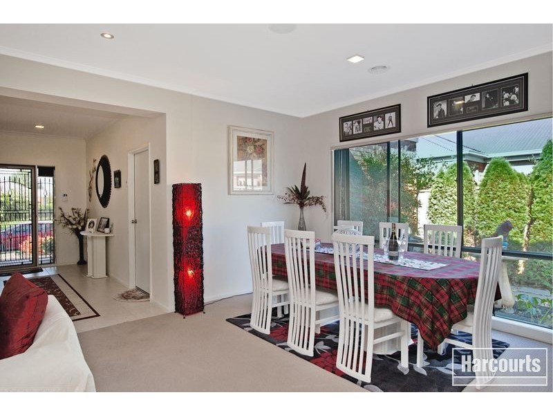 20 Fallingwater Drive, Pakenham VIC 3810