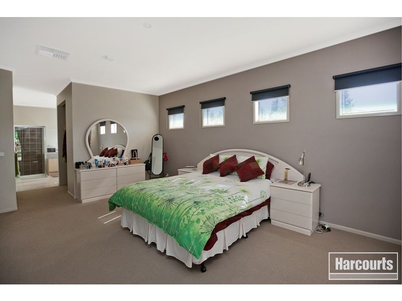 20 Fallingwater Drive, Pakenham VIC 3810