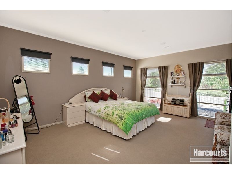 20 Fallingwater Drive, Pakenham VIC 3810