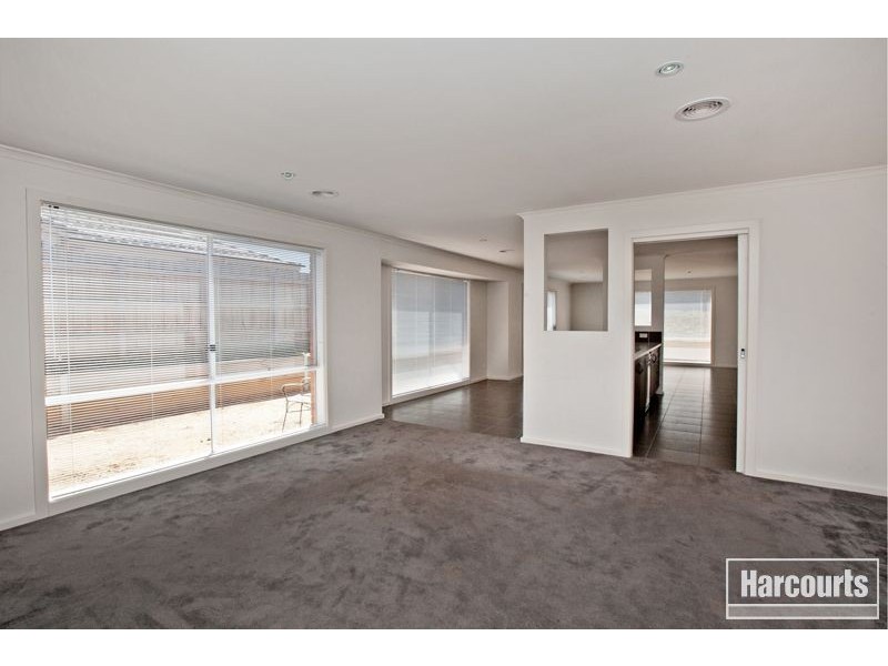 8 Sweetgum Court, Pakenham VIC 3810