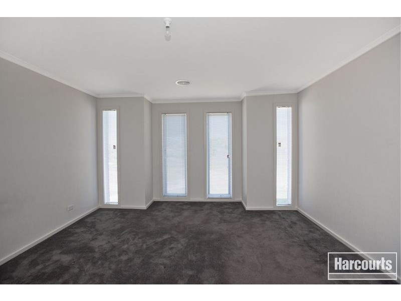 8 Sweetgum Court, Pakenham VIC 3810