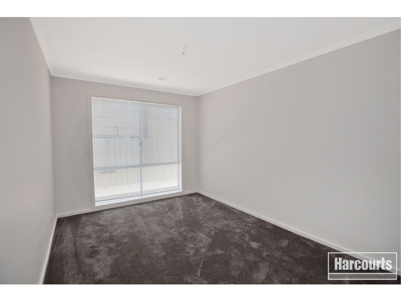 8 Sweetgum Court, Pakenham VIC 3810