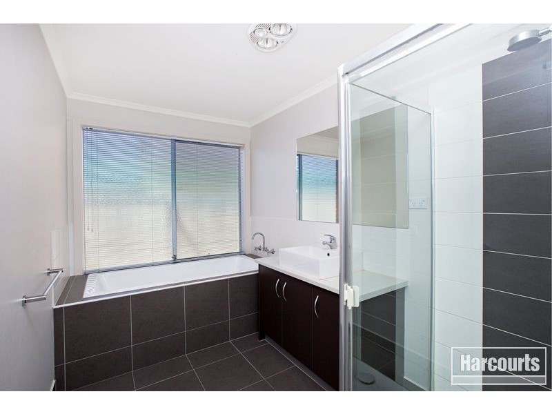 8 Sweetgum Court, Pakenham VIC 3810