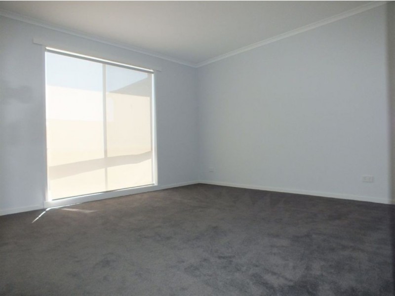 77 Henry Road, Pakenham VIC 3810