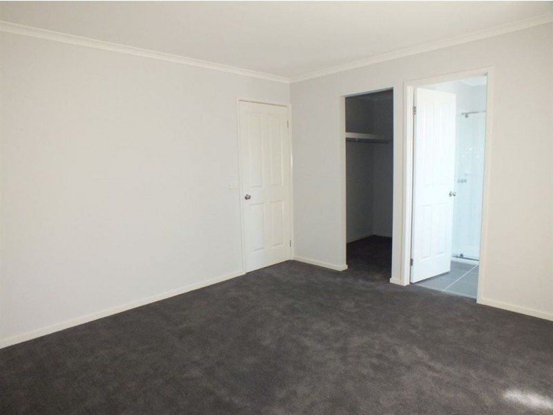 77 Henry Road, Pakenham VIC 3810