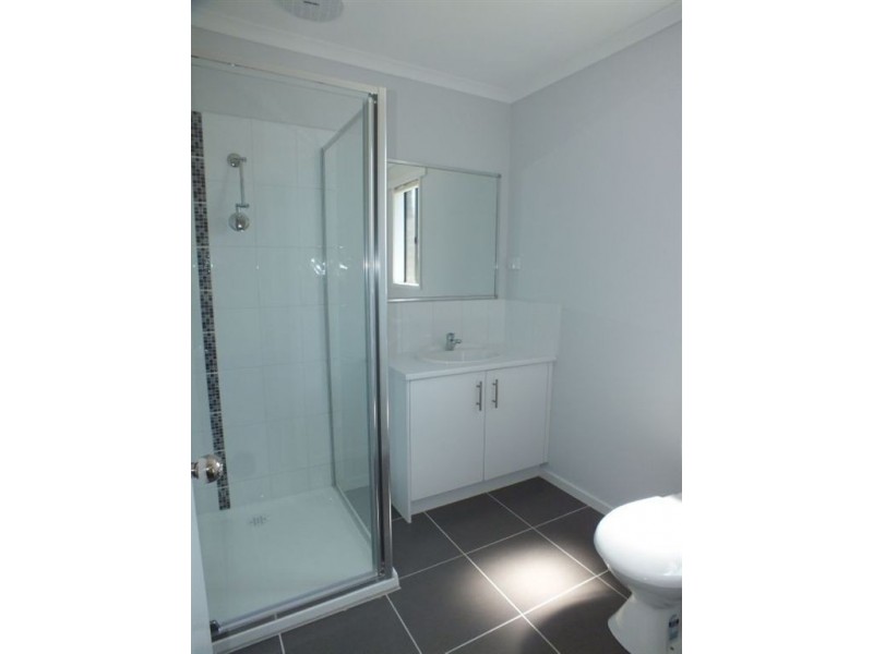 77 Henry Road, Pakenham VIC 3810