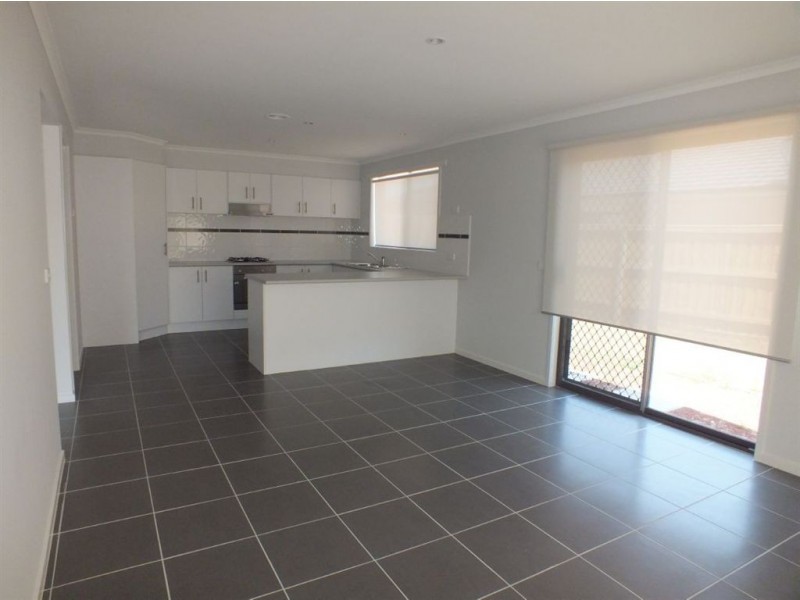 77 Henry Road, Pakenham VIC 3810