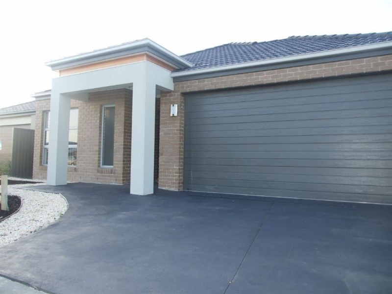39 Everly Cct, Pakenham VIC 3810
