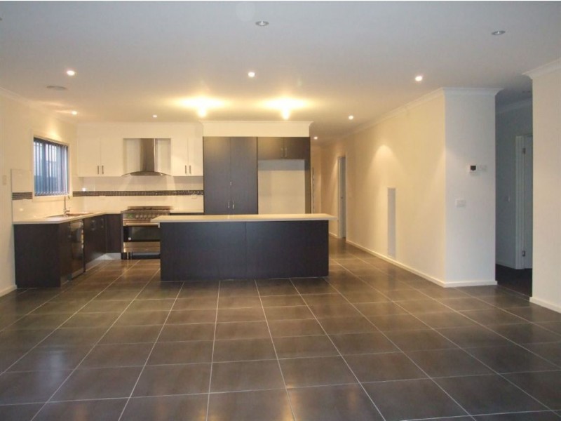 39 Everly Cct, Pakenham VIC 3810