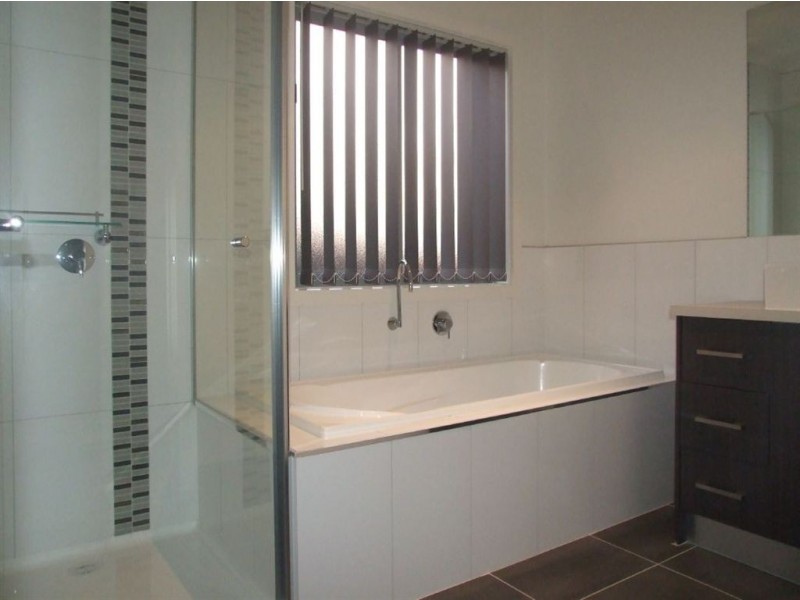 39 Everly Cct, Pakenham VIC 3810